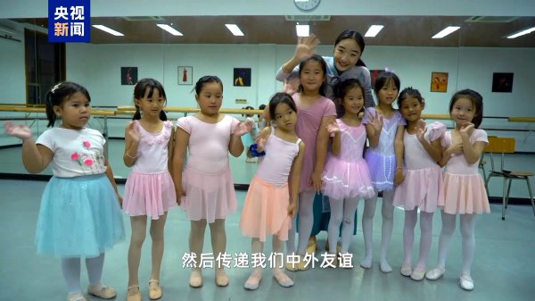 满盈网配资 教汉语也教包饺子 这四位青年教师的“东方小课堂”超受欢迎的